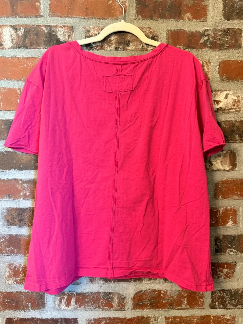 T124 - Women's V-Neck Short Sleeve Top - Pink